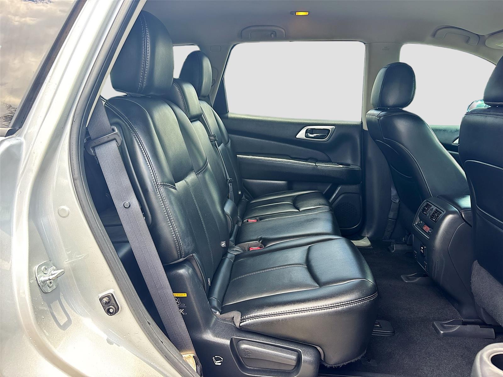 2017 Nissan Pathfinder SL
