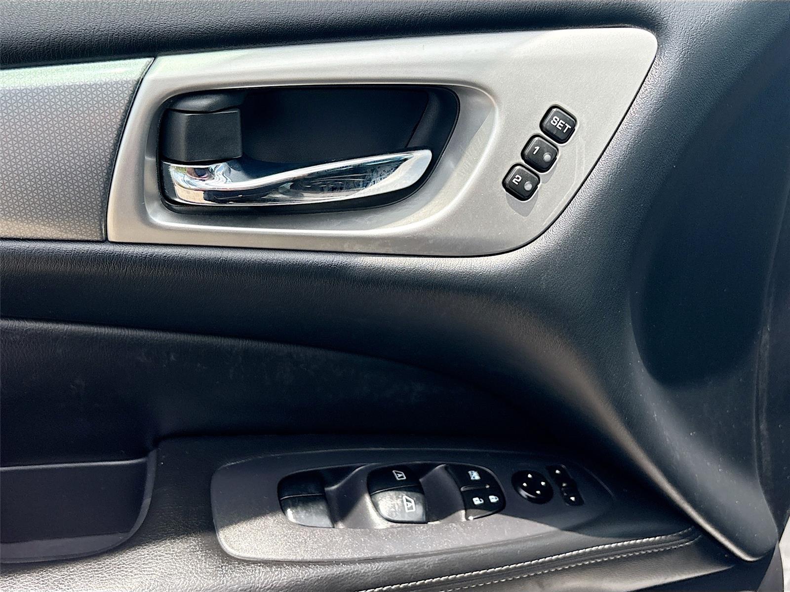 2017 Nissan Pathfinder SL