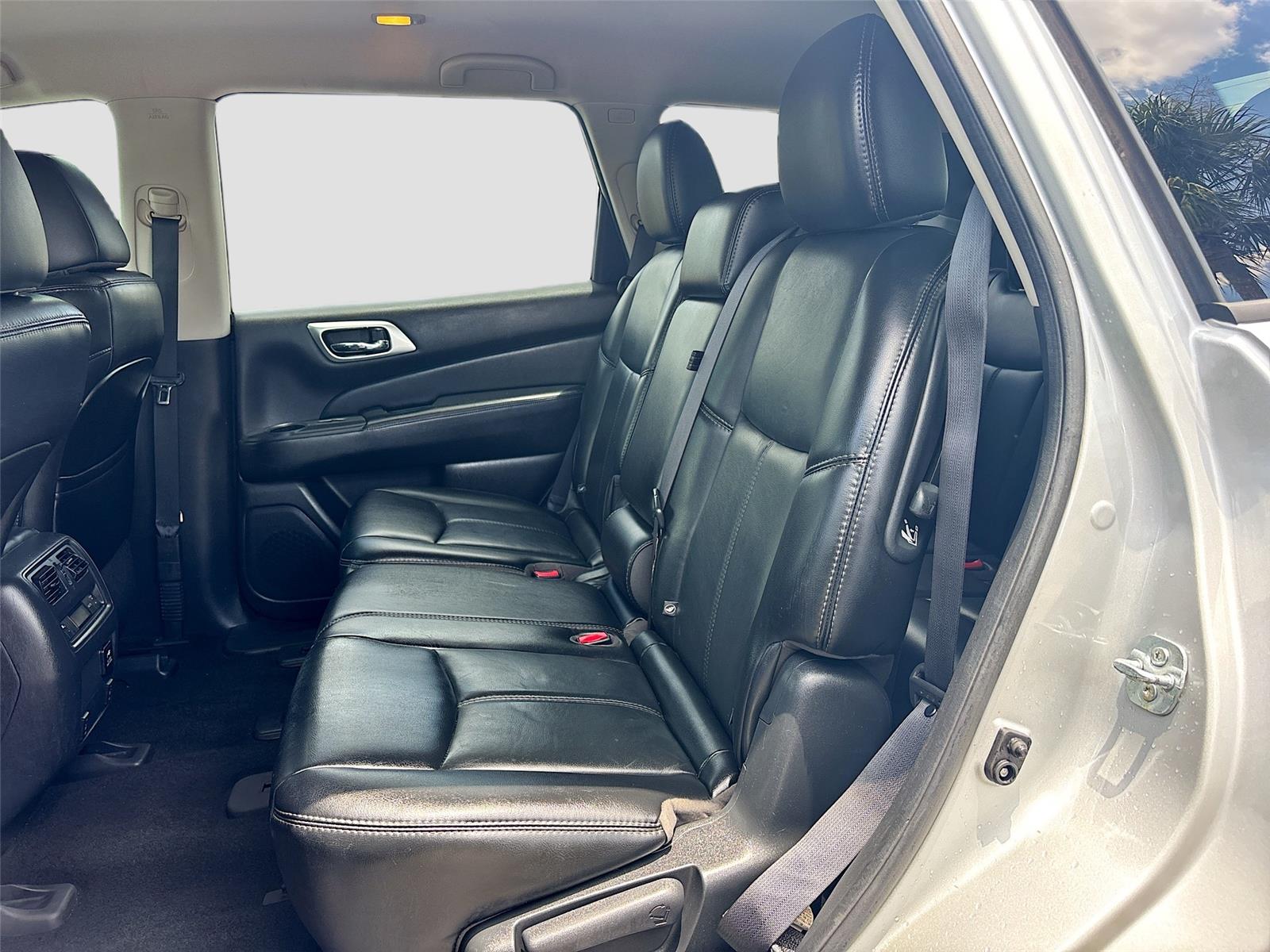 2017 Nissan Pathfinder SL