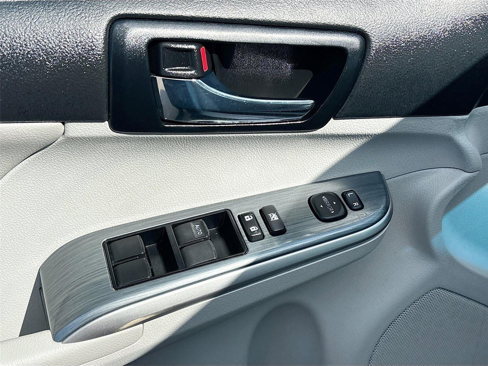 2013 TOYOTA CAMRY HYBRID/LE