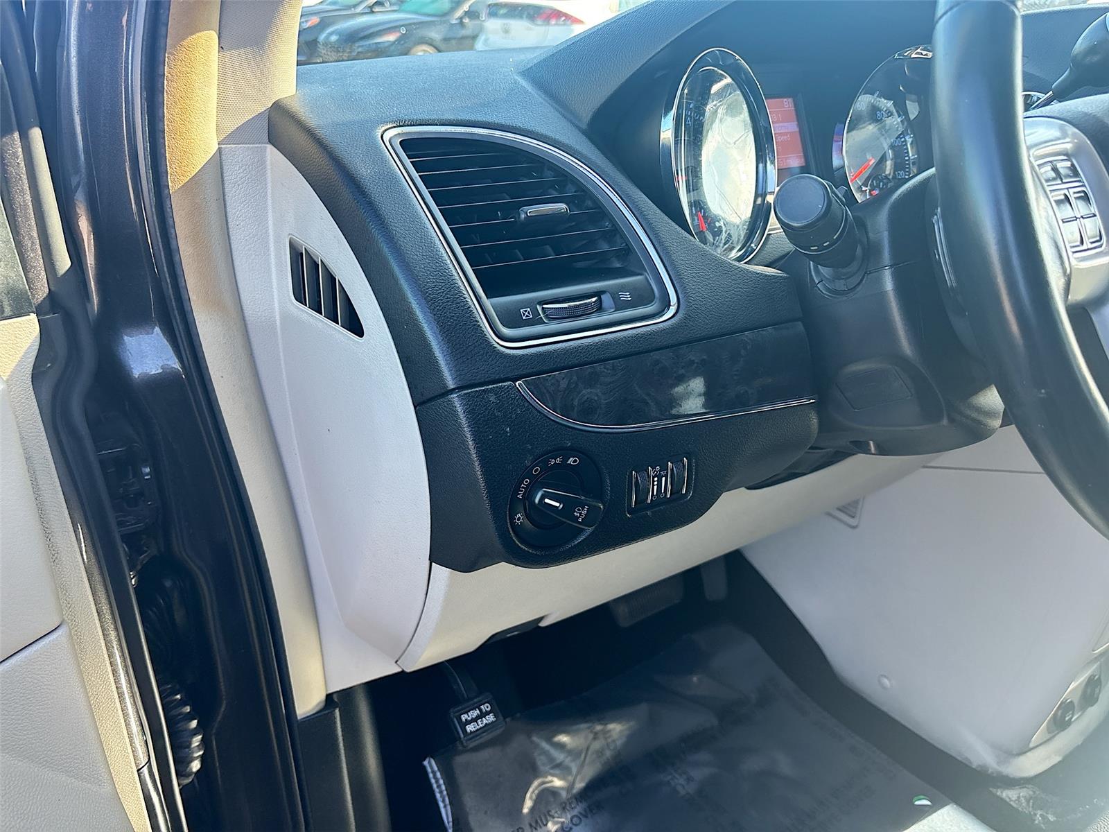 2015 Chrysler Town & Country Touring