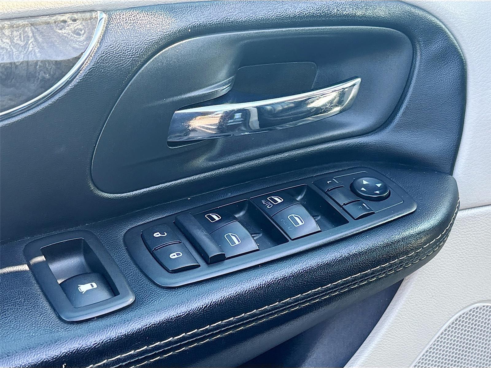 2015 Chrysler Town & Country Touring