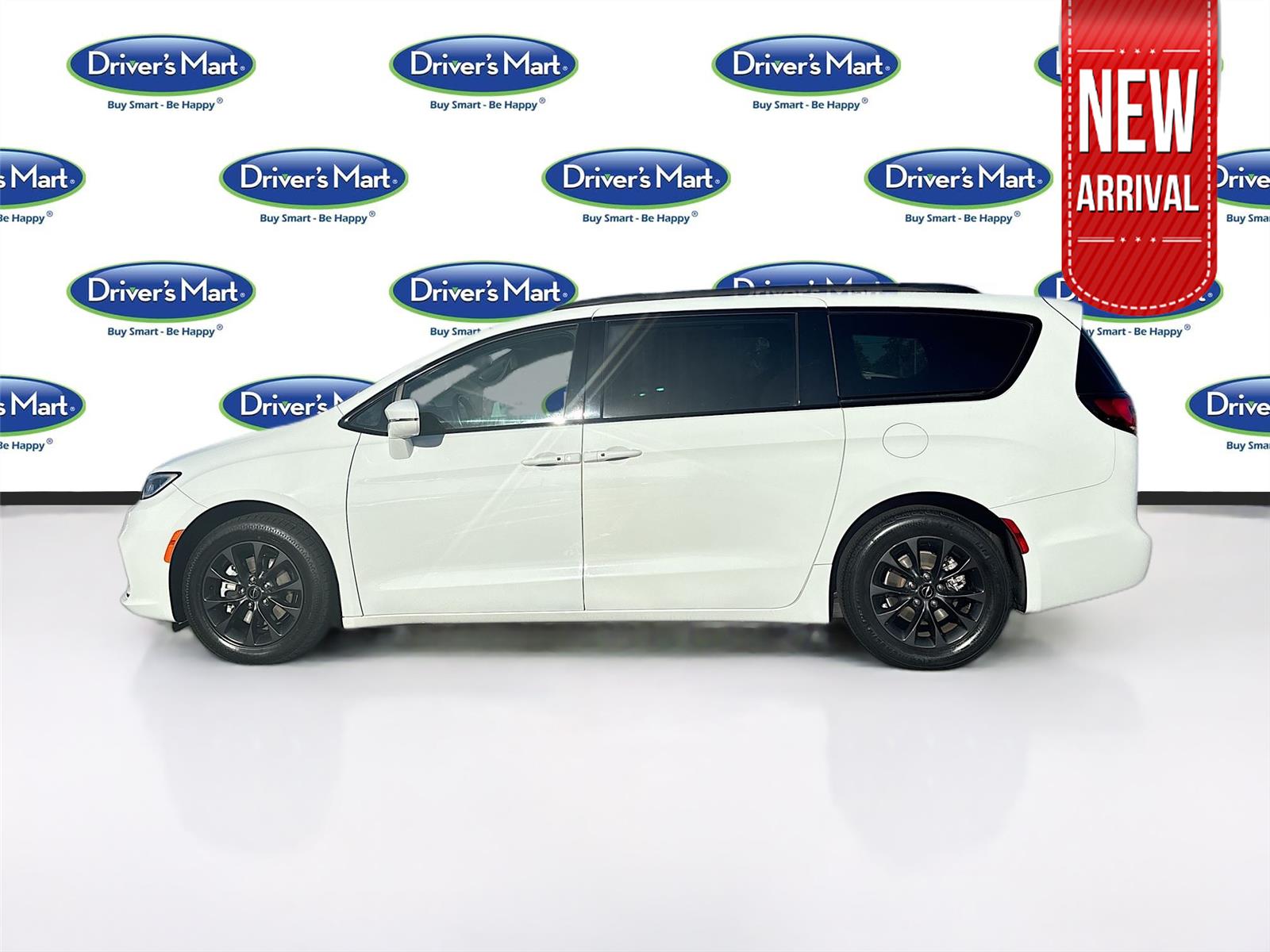 2021 Chrysler Pacifica Touring photo 3