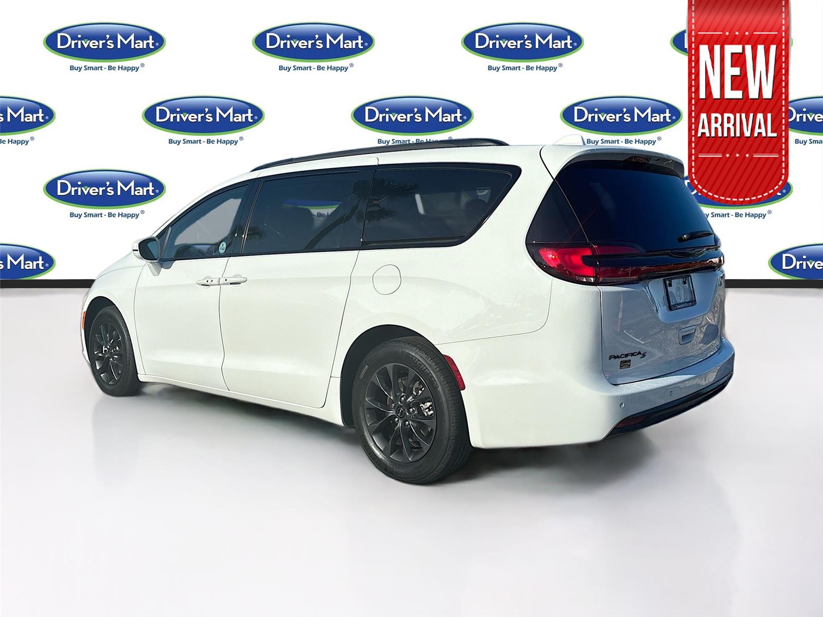 2021 Chrysler Pacifica Touring photo 4
