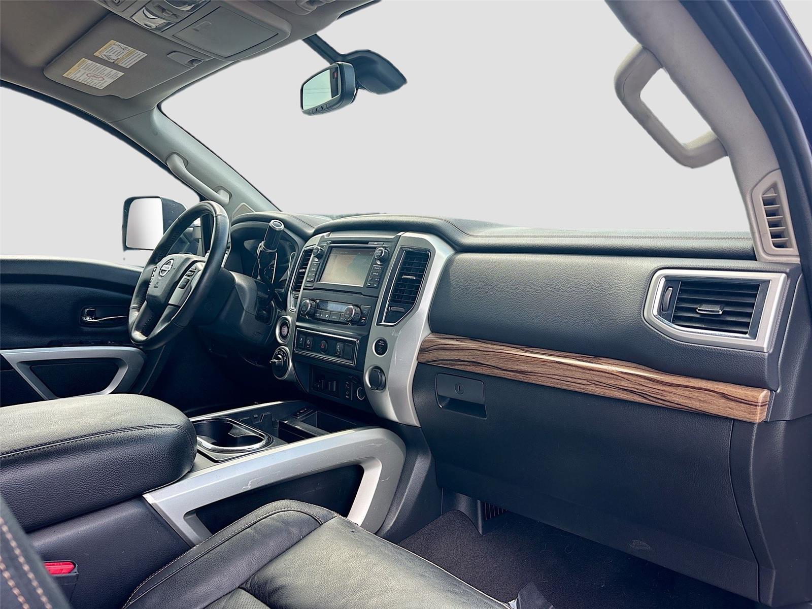2017 Nissan Titan SL