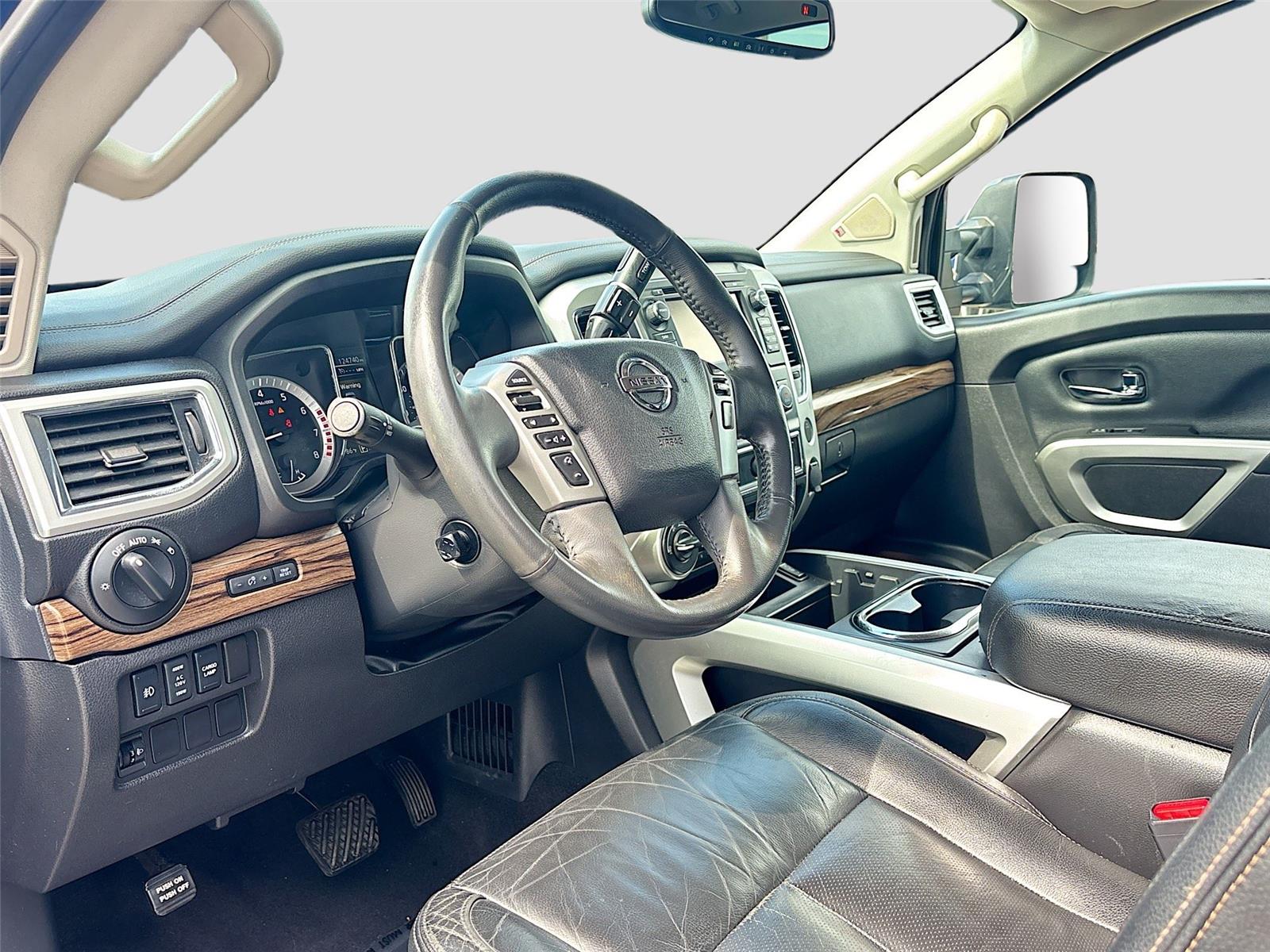 2017 Nissan Titan SL