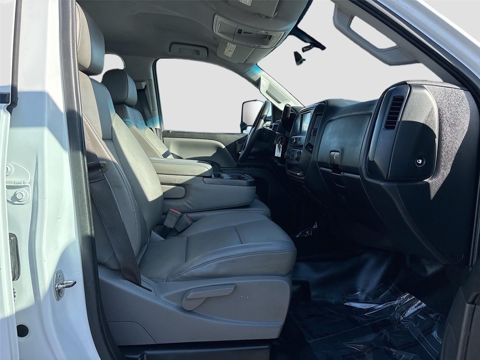 2022 Chevrolet Silverado 5500HD Work Truck