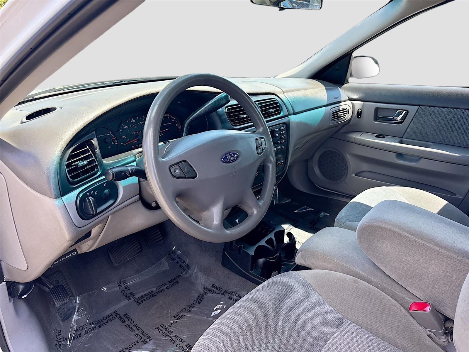 2002 Ford Taurus SE Standard