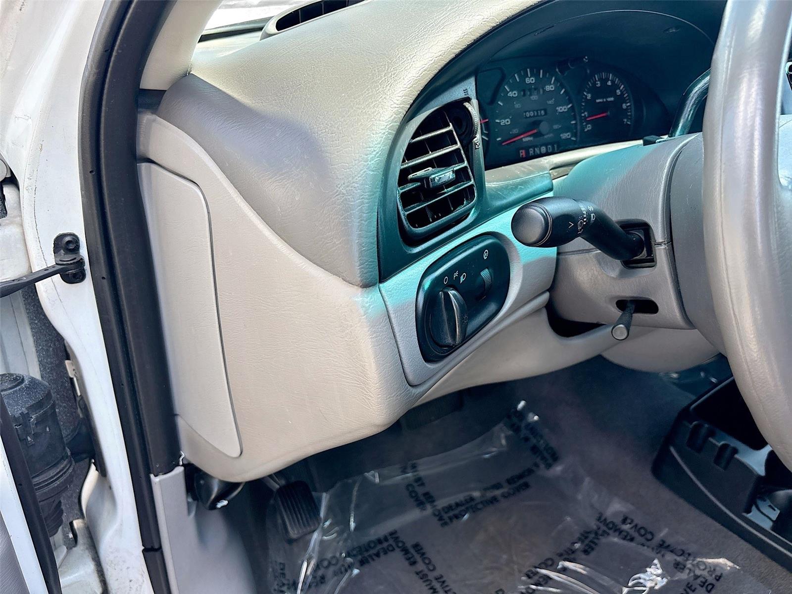 2002 Ford Taurus SE Standard