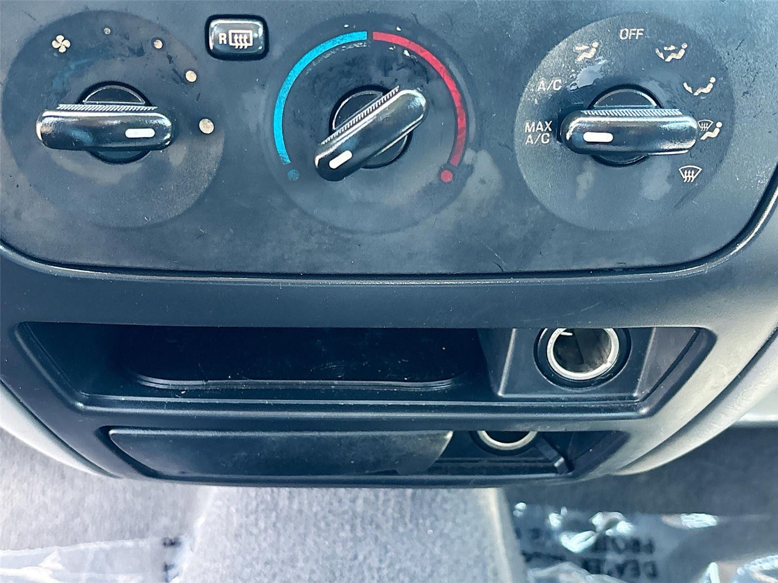 2002 Ford Taurus SE Standard