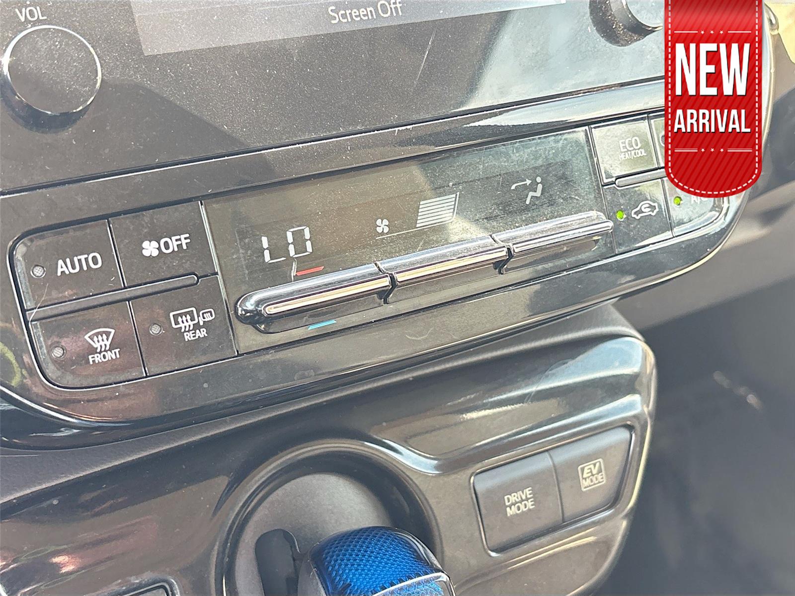 2016 Toyota Prius Two photo 4