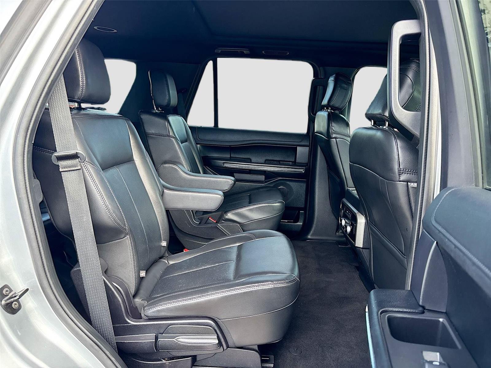 2020 Ford Expedition XLT photo 25