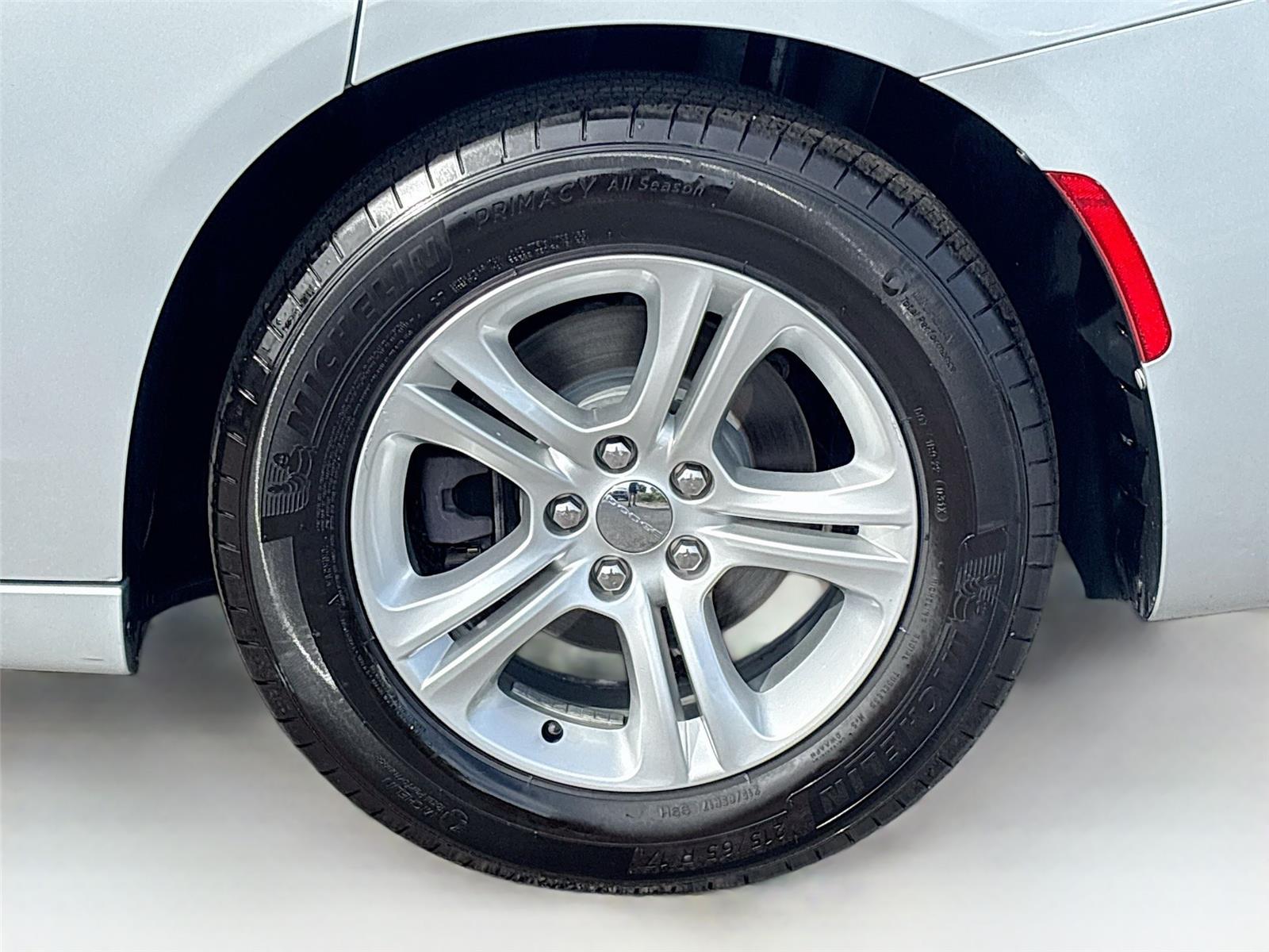 2019 Dodge Charger SXT photo 28