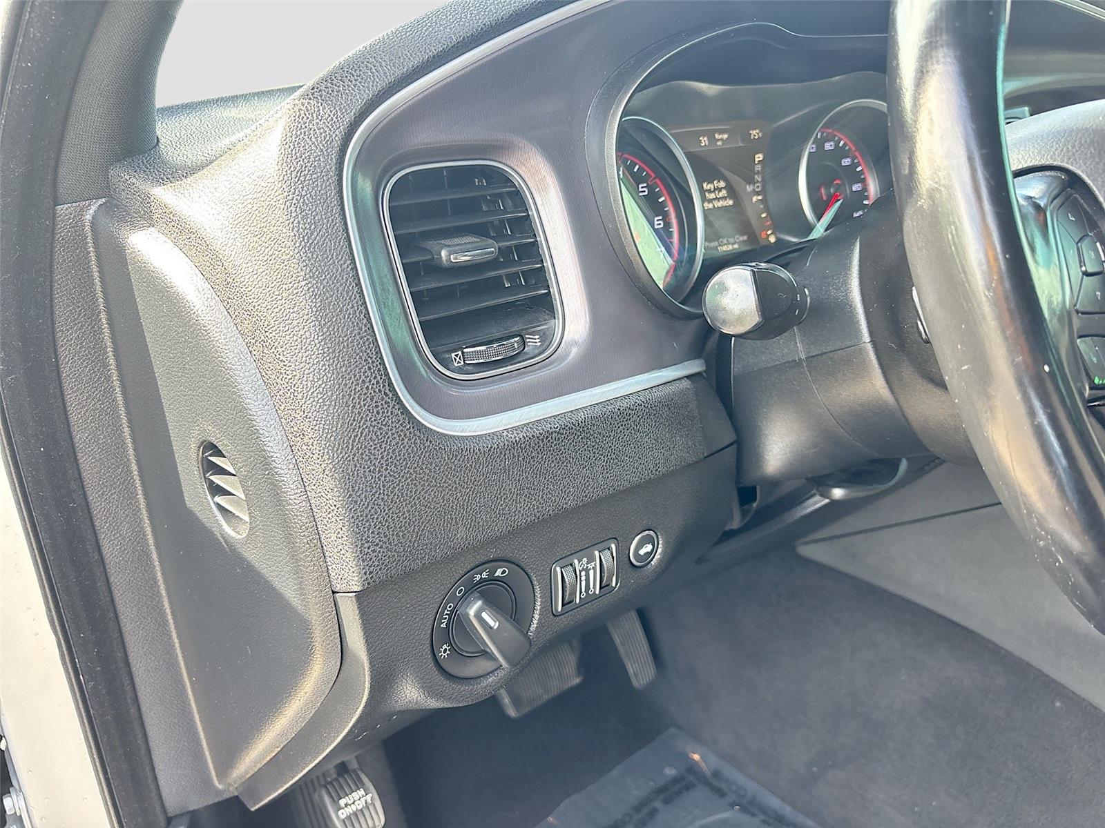 2019 Dodge Charger SXT photo 8