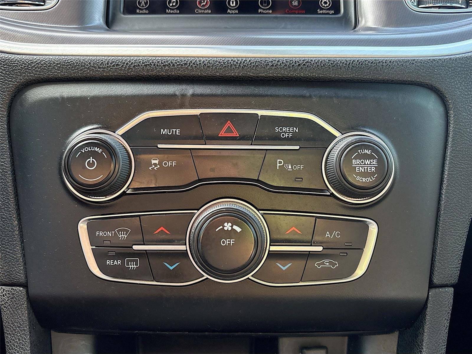 2019 Dodge Charger SXT photo 14