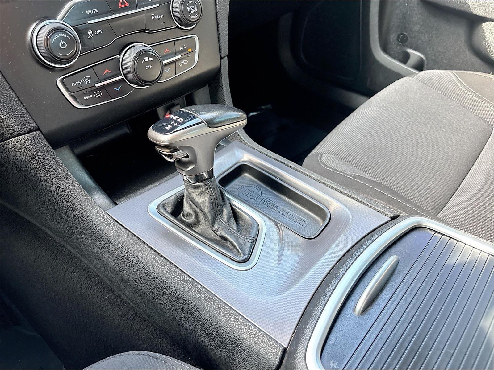 2019 Dodge Charger SXT photo 15