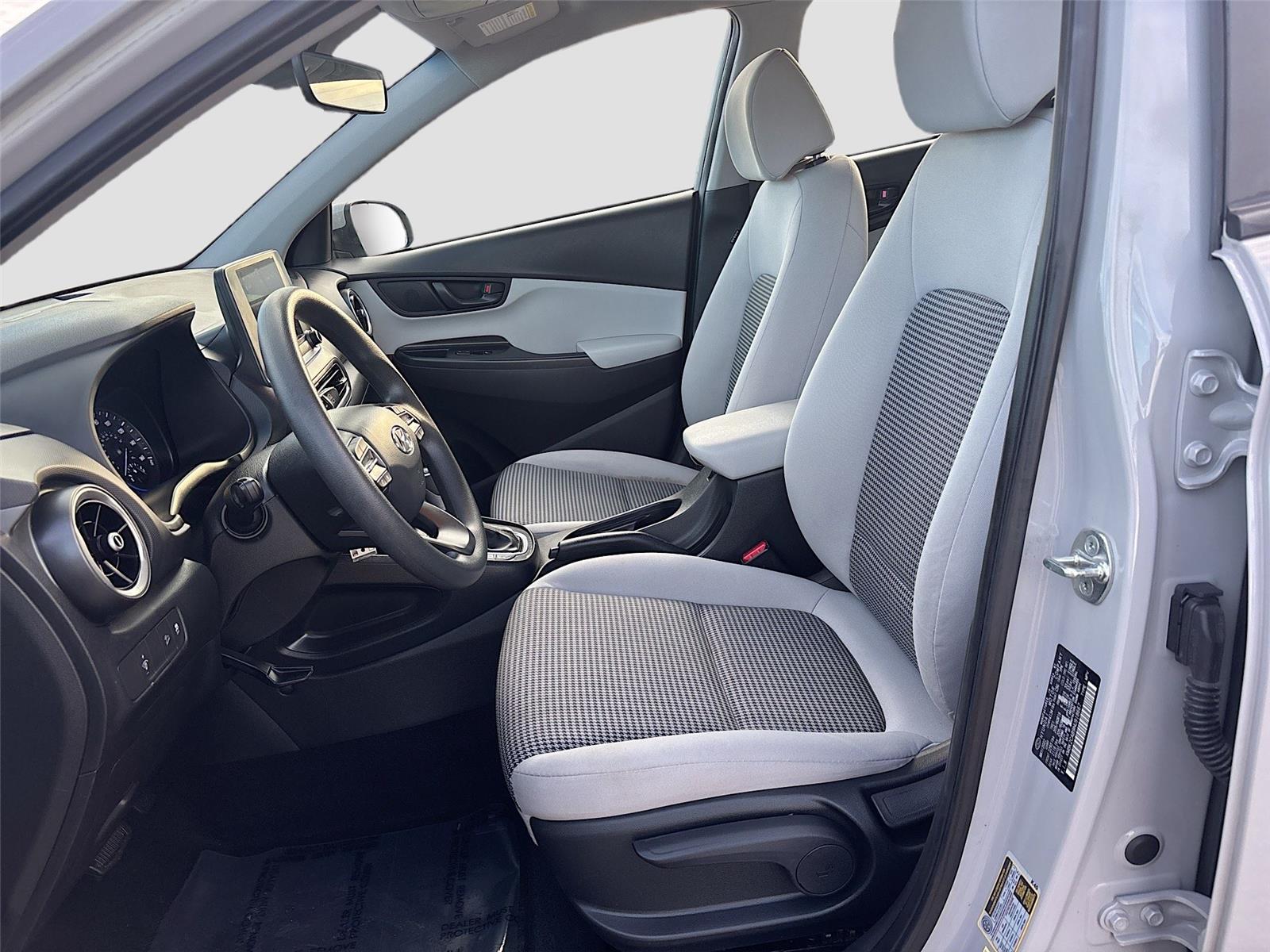 2022 Hyundai Kona SE photo 18