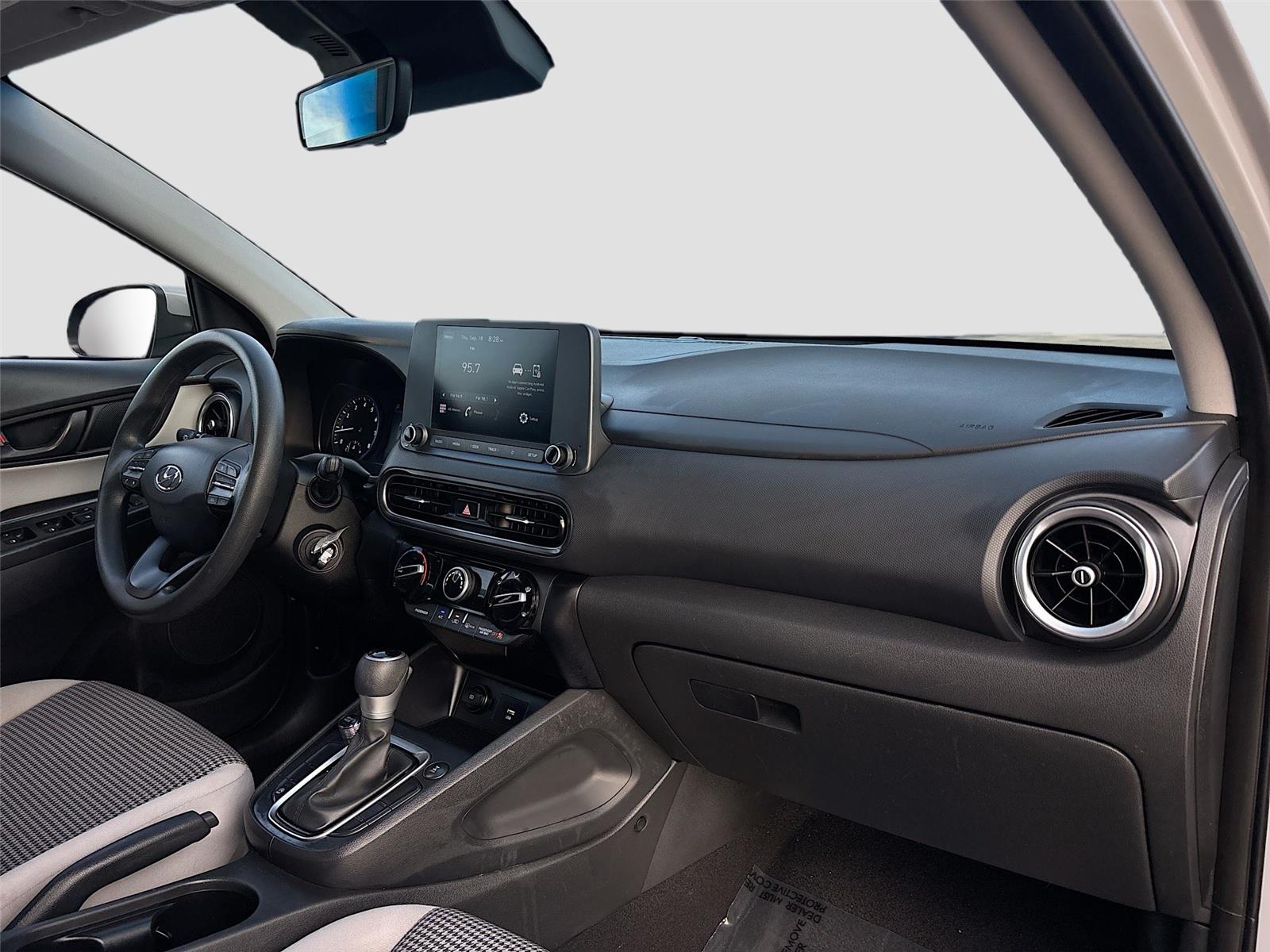 2022 Hyundai Kona SE photo 24