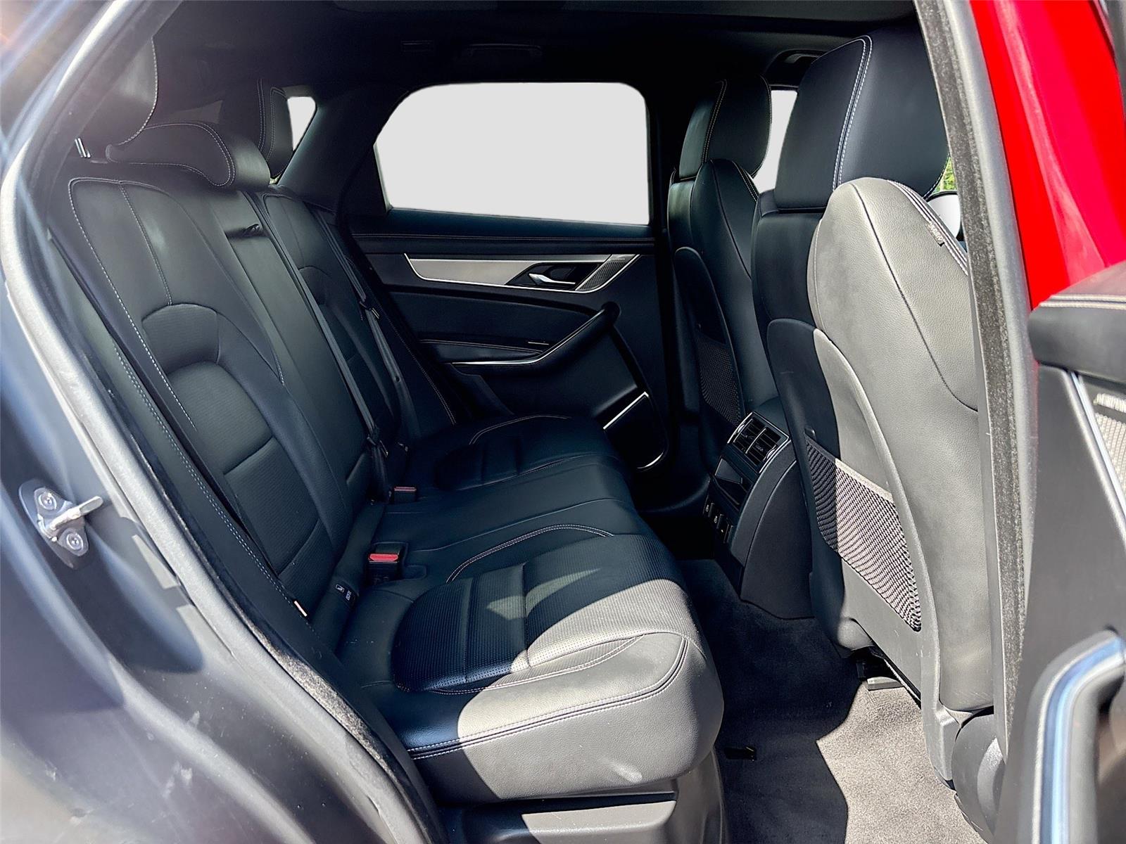 2024 Jaguar F-PACE P250 R-Dynamic S photo 25