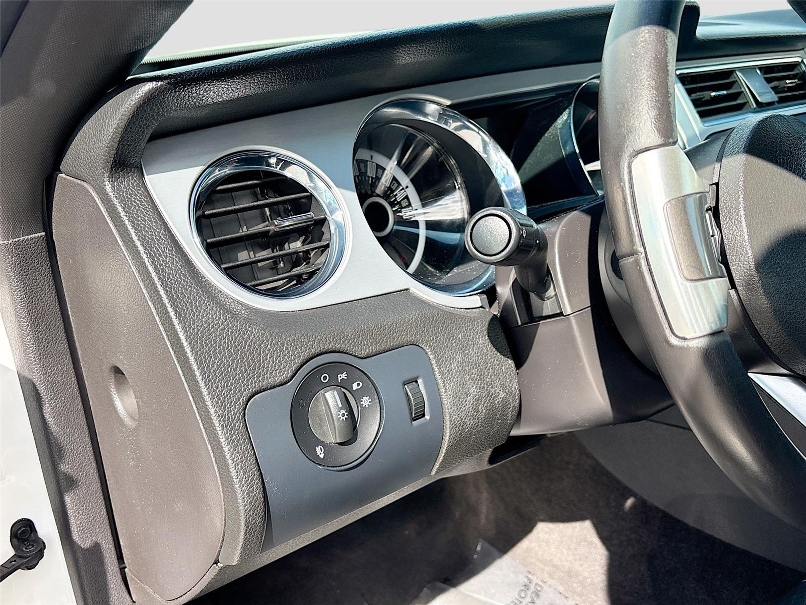 2013 Ford Mustang V6 Premium