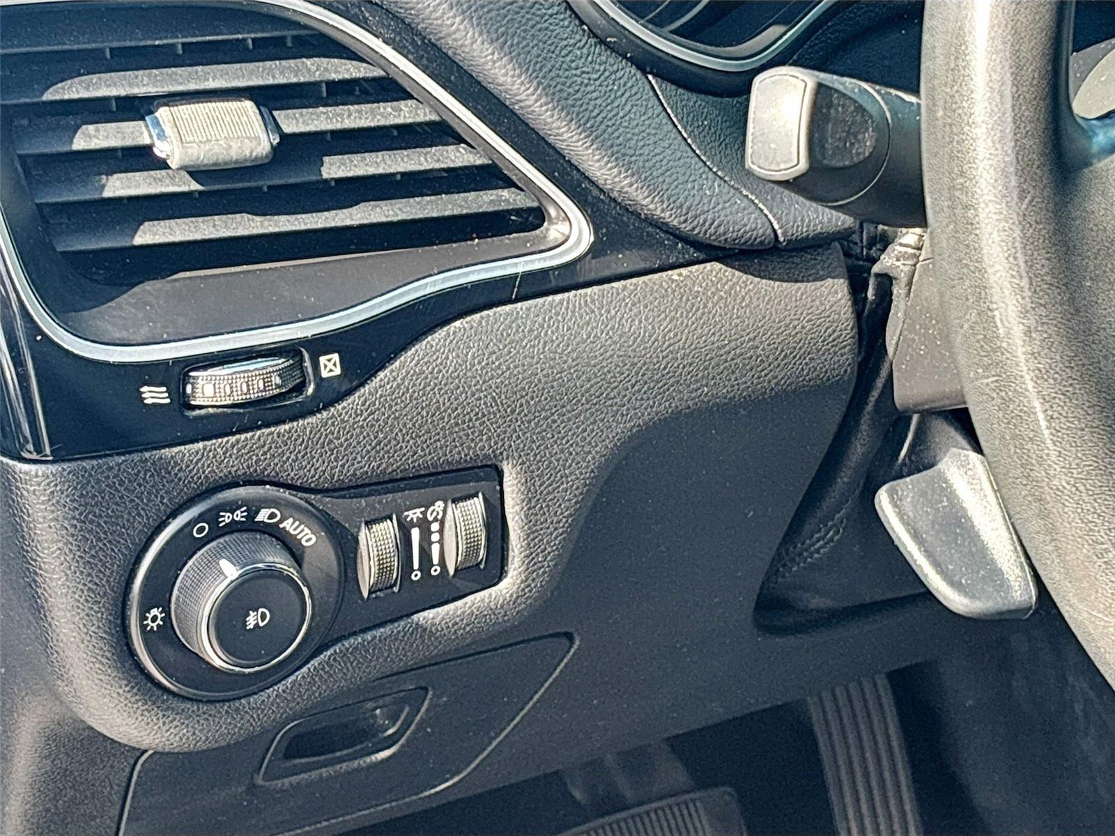 2020 Jeep Cherokee Altitude photo 6