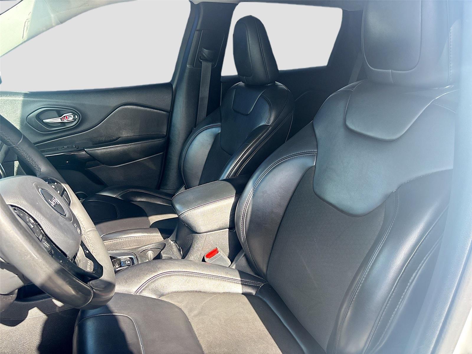 2020 Jeep Cherokee Altitude photo 12