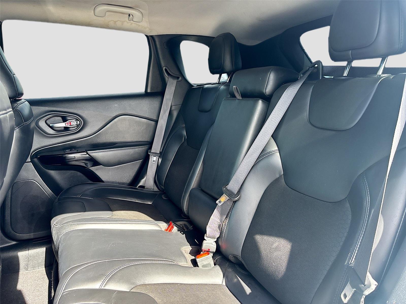 2020 Jeep Cherokee Altitude photo 15