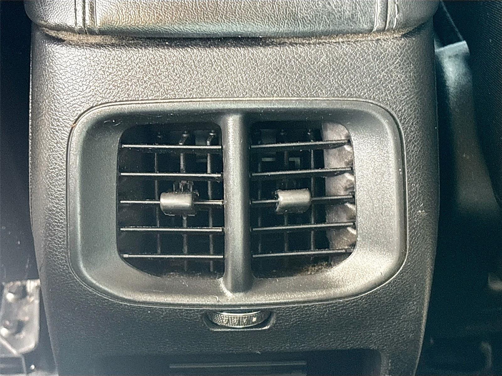 2020 Jeep Cherokee Altitude photo 16