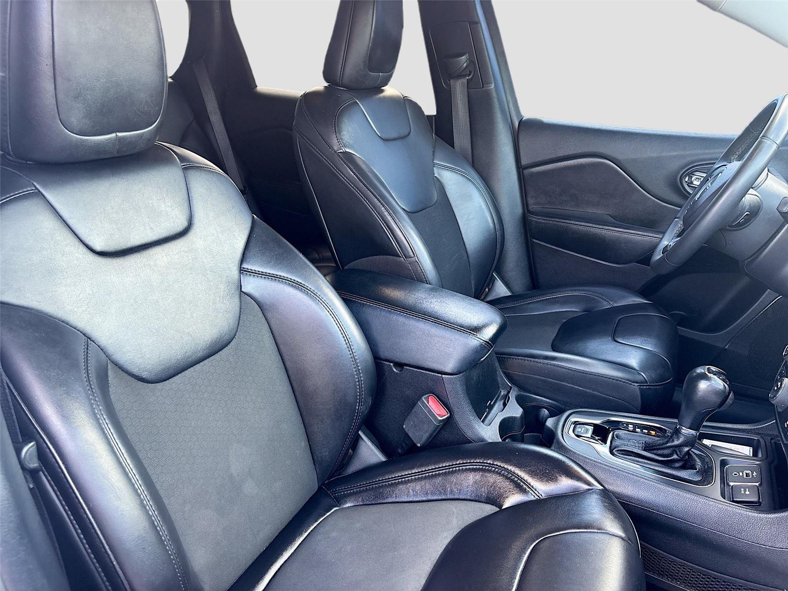 2020 Jeep Cherokee Altitude photo 19