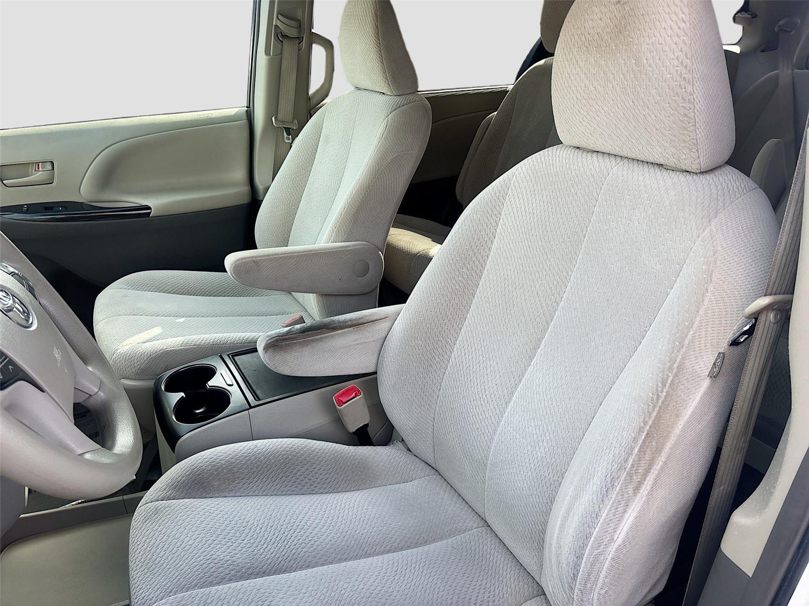 2013 TOYOTA SIENNA