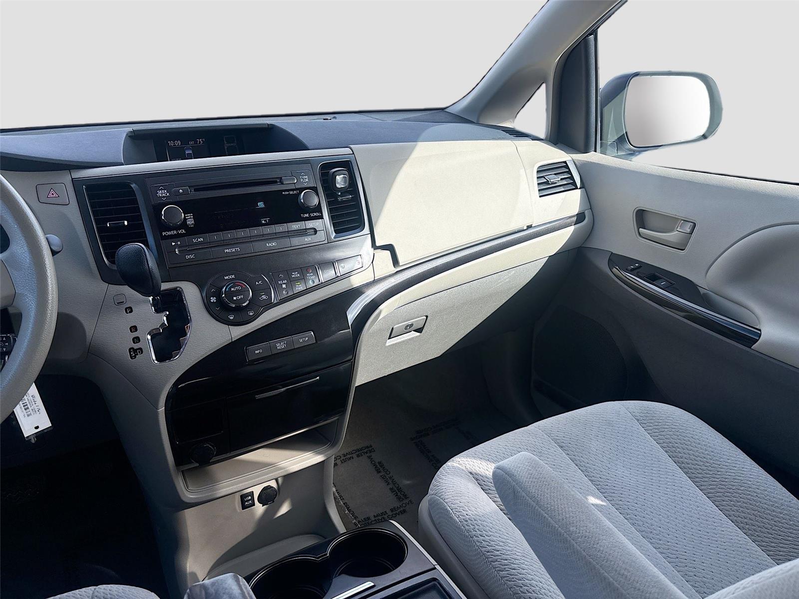 2013 TOYOTA SIENNA