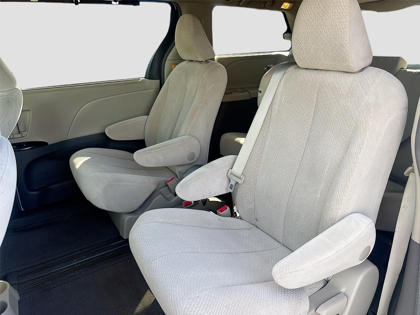 2013 TOYOTA SIENNA