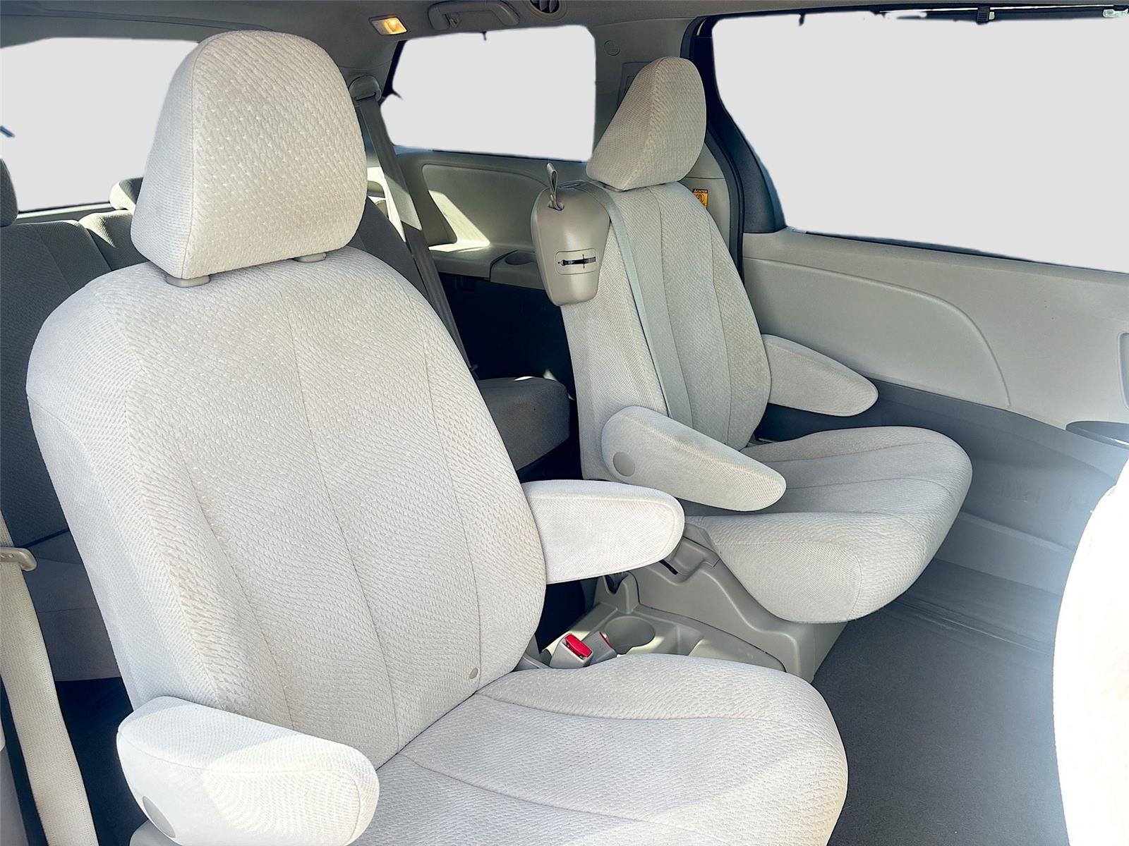 2013 TOYOTA SIENNA