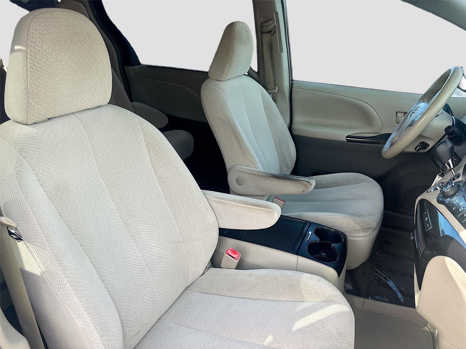 2013 TOYOTA SIENNA