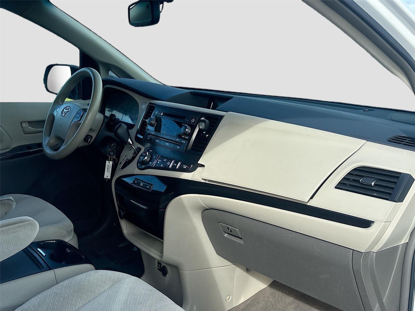 2013 TOYOTA SIENNA