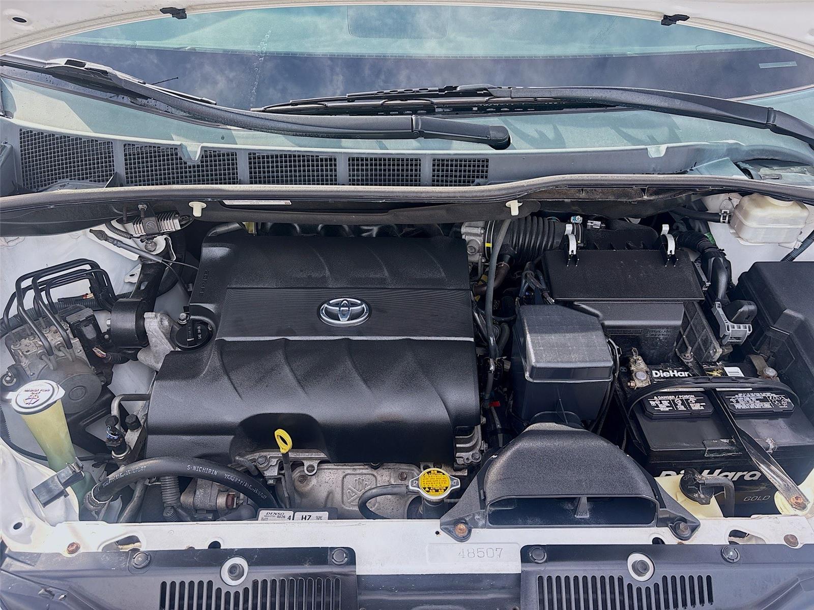 2013 TOYOTA SIENNA