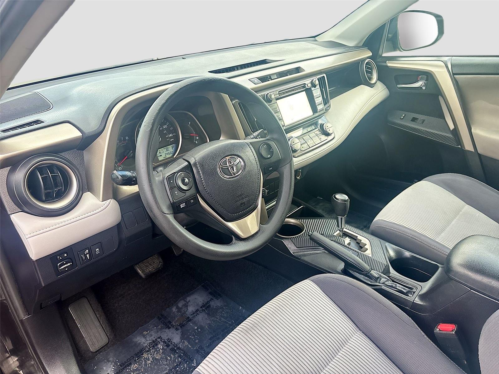 2014 Toyota RAV4 XLE photo 6
