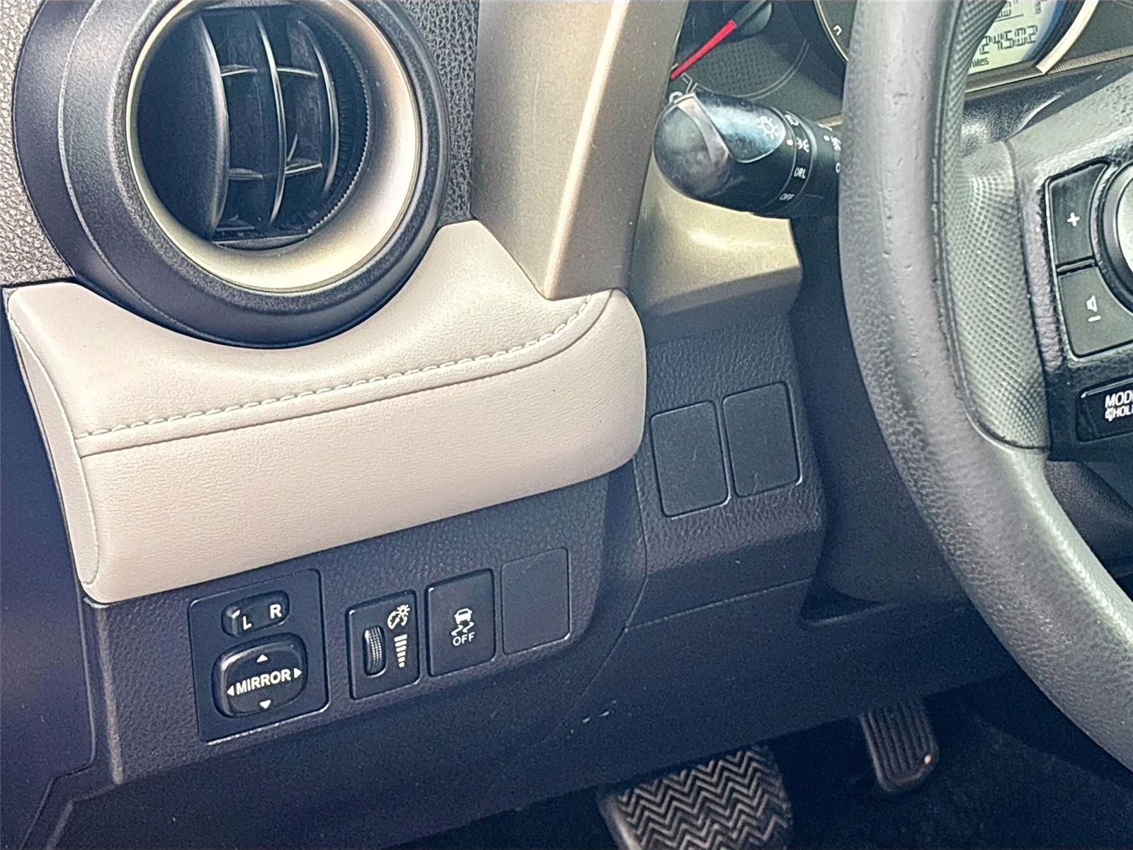 2014 Toyota RAV4 XLE photo 7