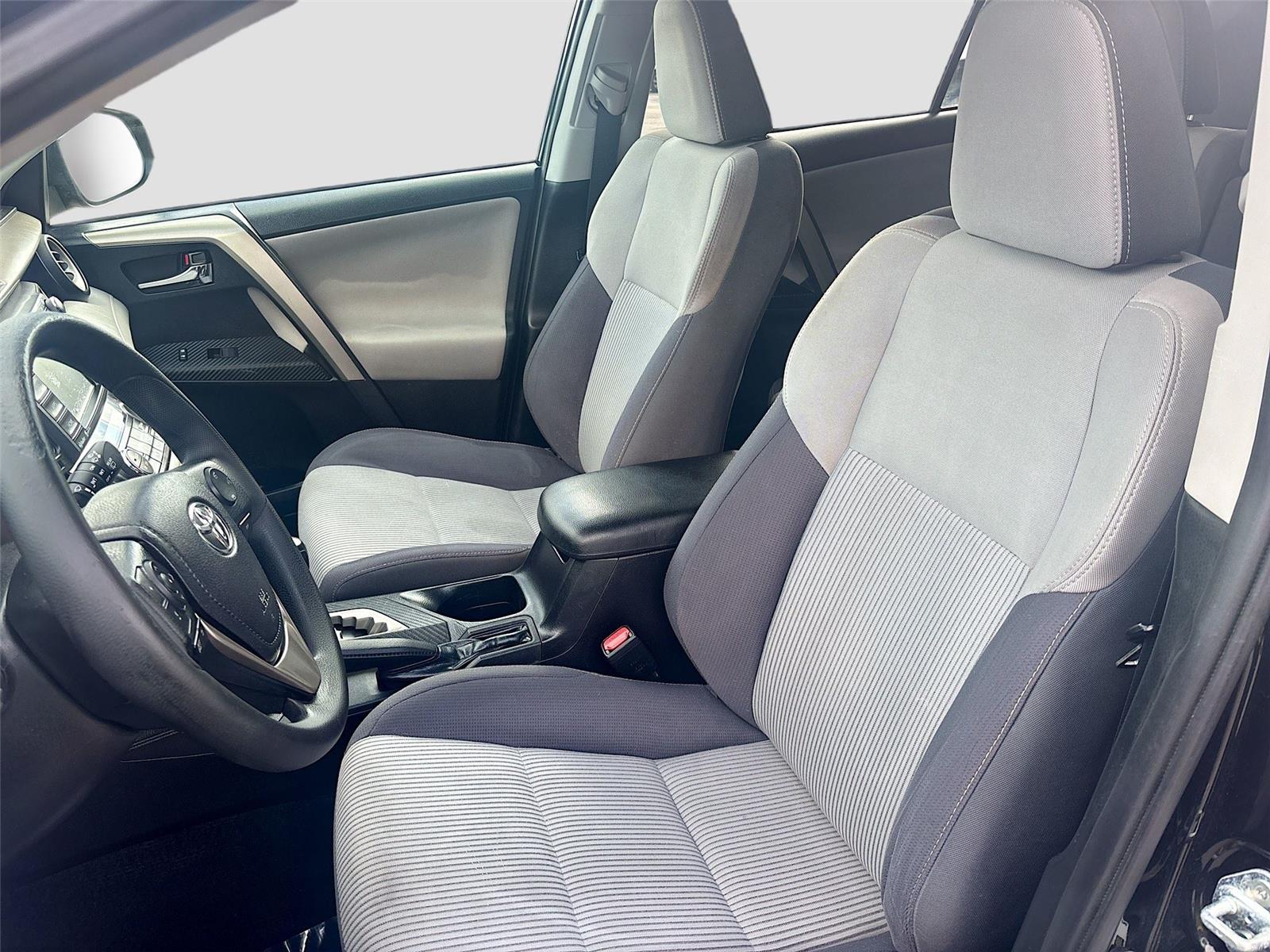 2014 Toyota RAV4 XLE photo 12