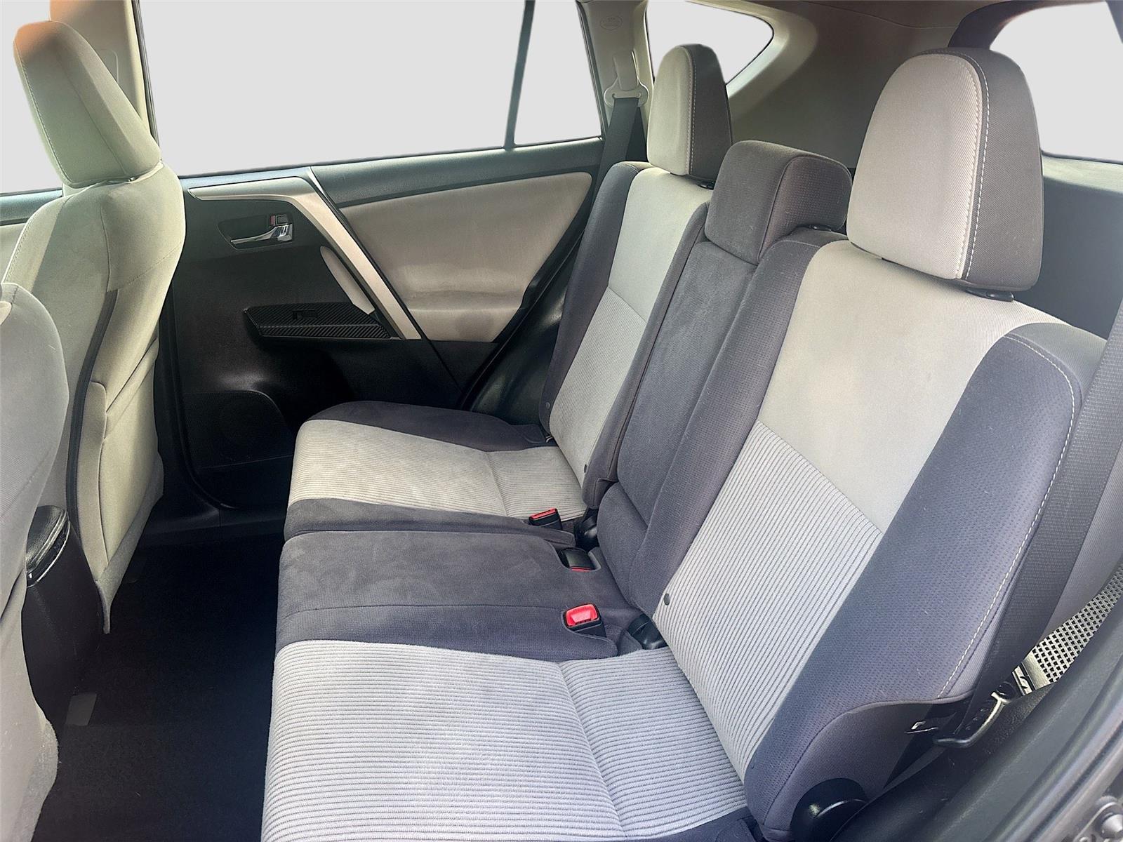 2014 Toyota RAV4 XLE photo 14