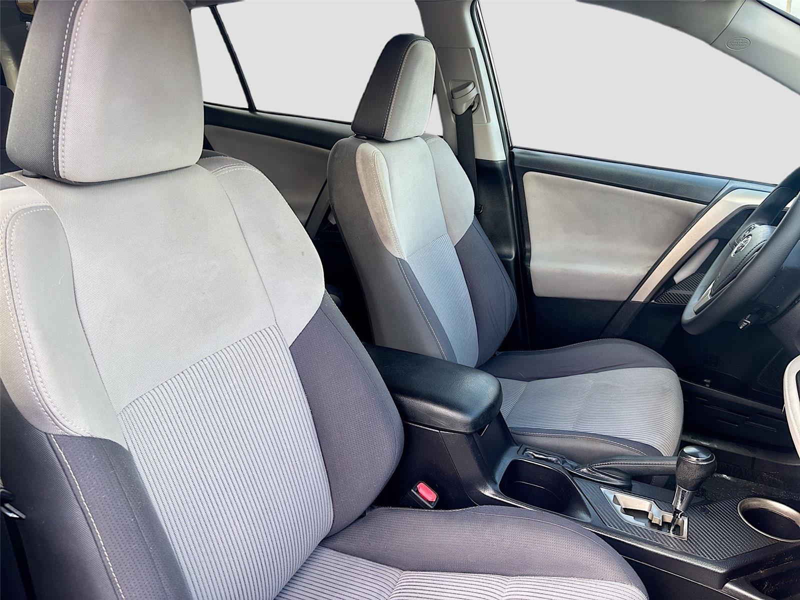 2014 Toyota RAV4 XLE photo 16