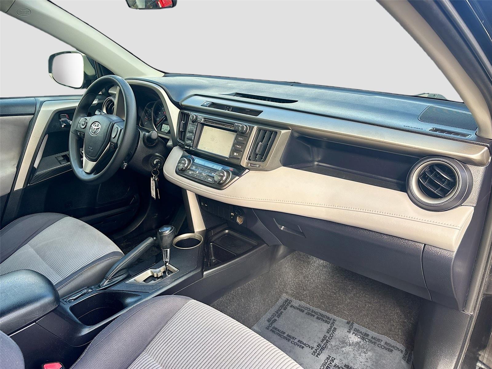 2014 Toyota RAV4 XLE photo 17