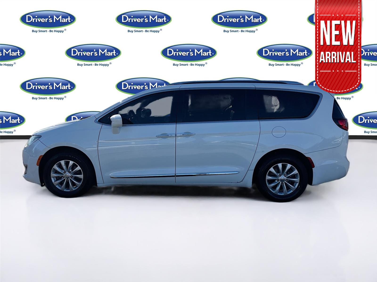 2019 Chrysler Pacifica Touring L photo 3