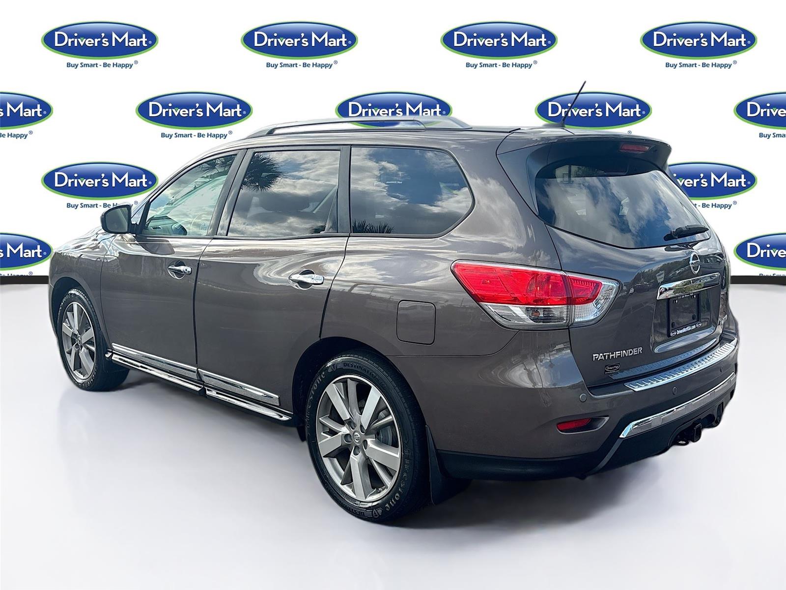 2015 Nissan Pathfinder Platinum photo 3