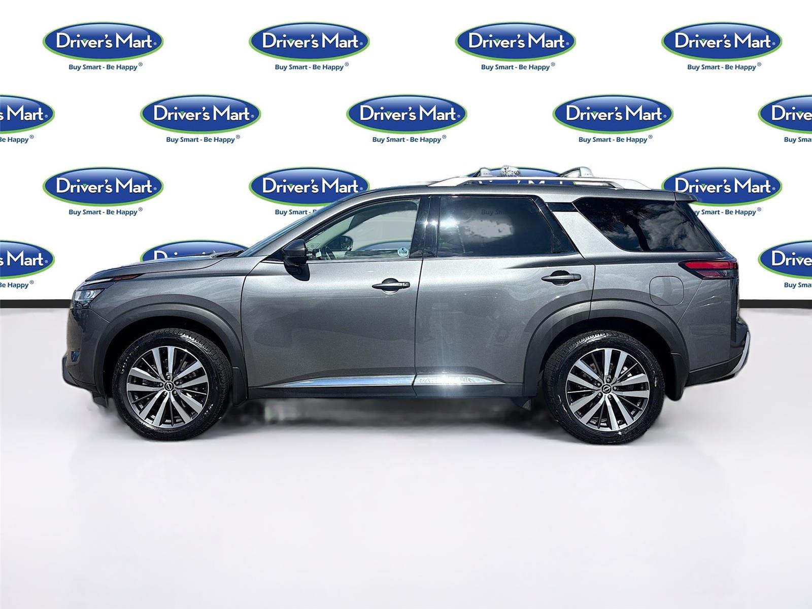 2022 Nissan Pathfinder Platinum photo 3