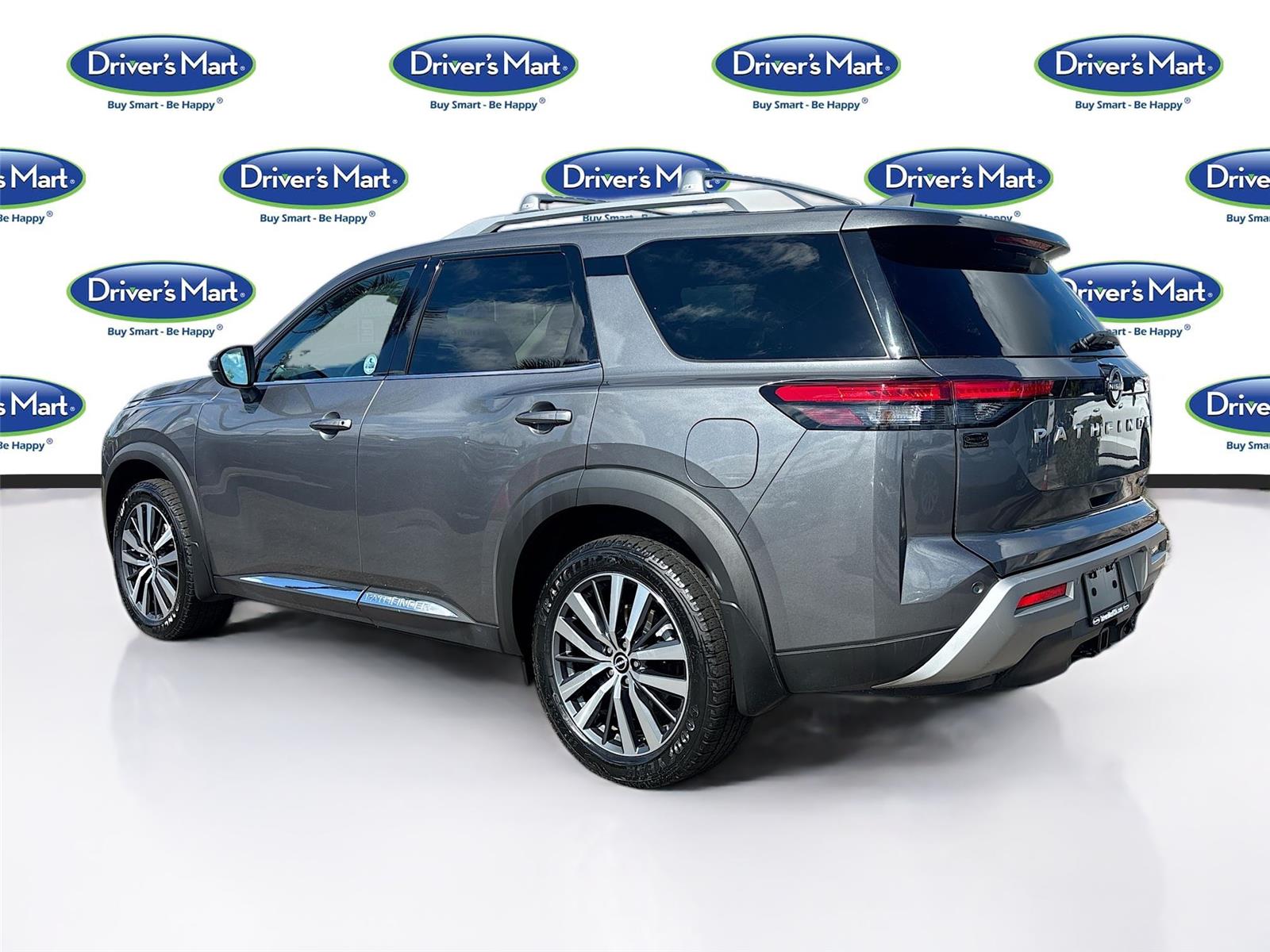 2022 Nissan Pathfinder Platinum photo 4