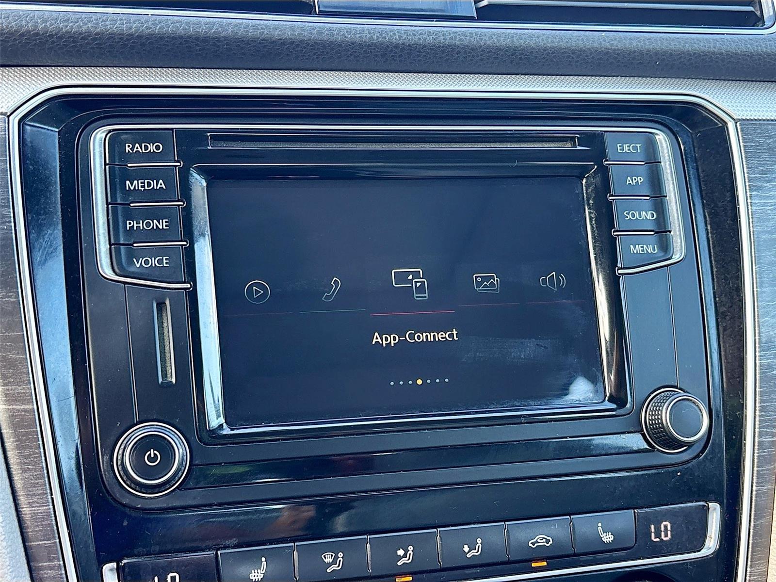 2018 Volkswagen Passat 2.0T SE