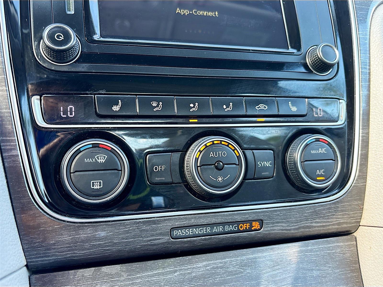 2018 Volkswagen Passat 2.0T SE