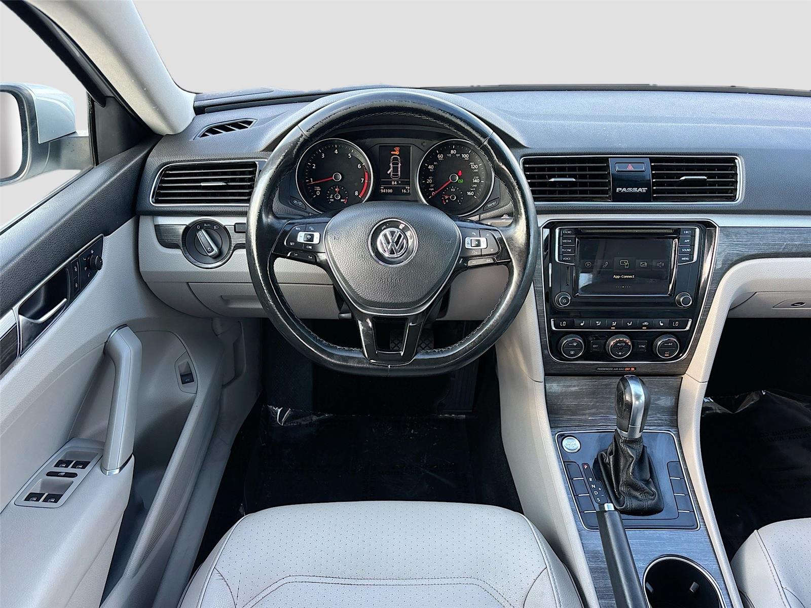 2018 Volkswagen Passat 2.0T SE