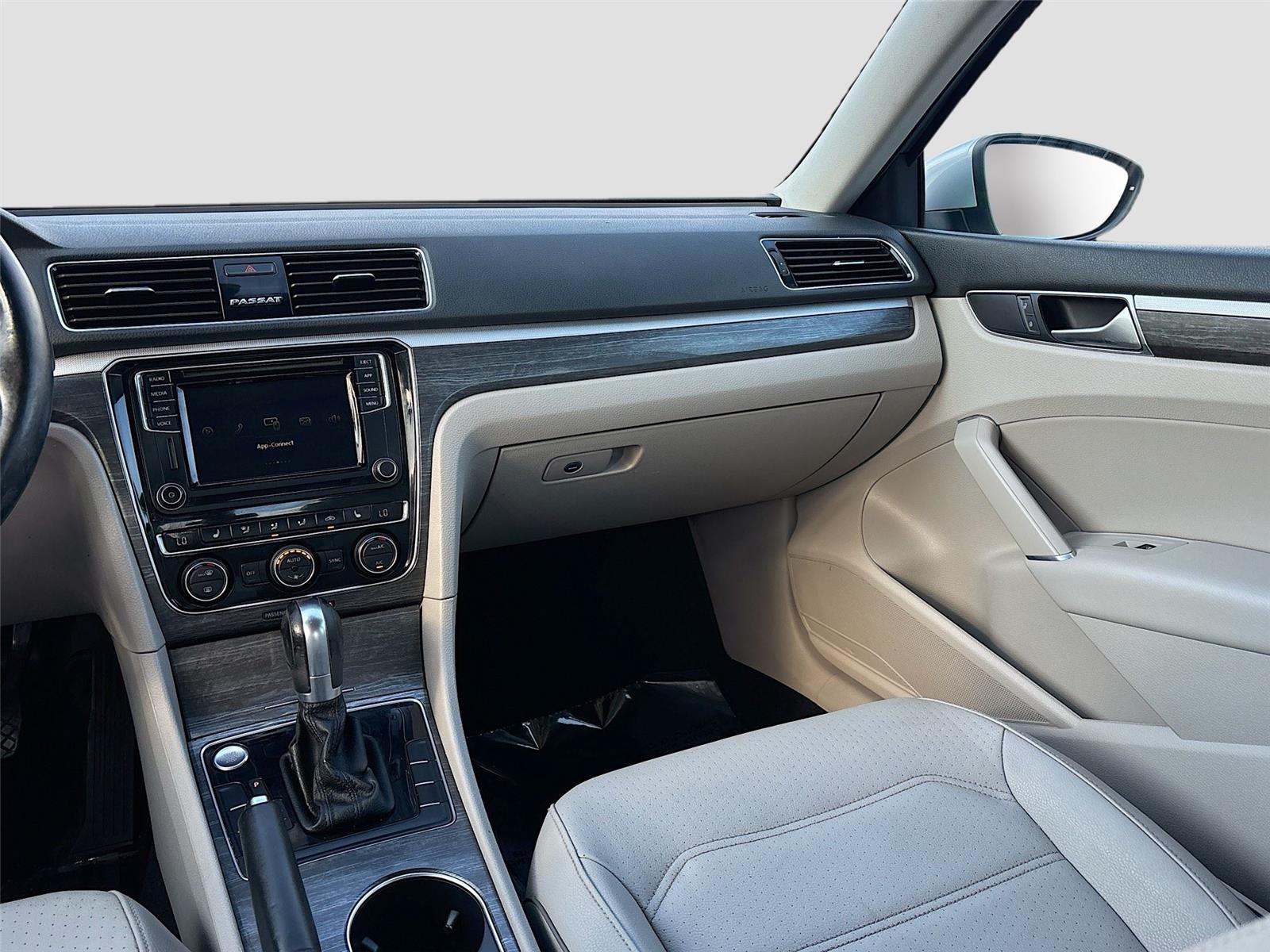 2018 Volkswagen Passat 2.0T SE